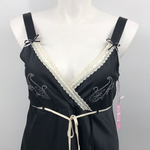 New Whispers 2pc black embroidered robe and gown - Picture 1 of 12